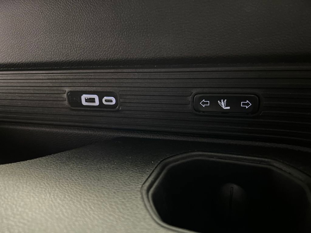 Used 2024 Jeep Wagoneer L Series II image 37