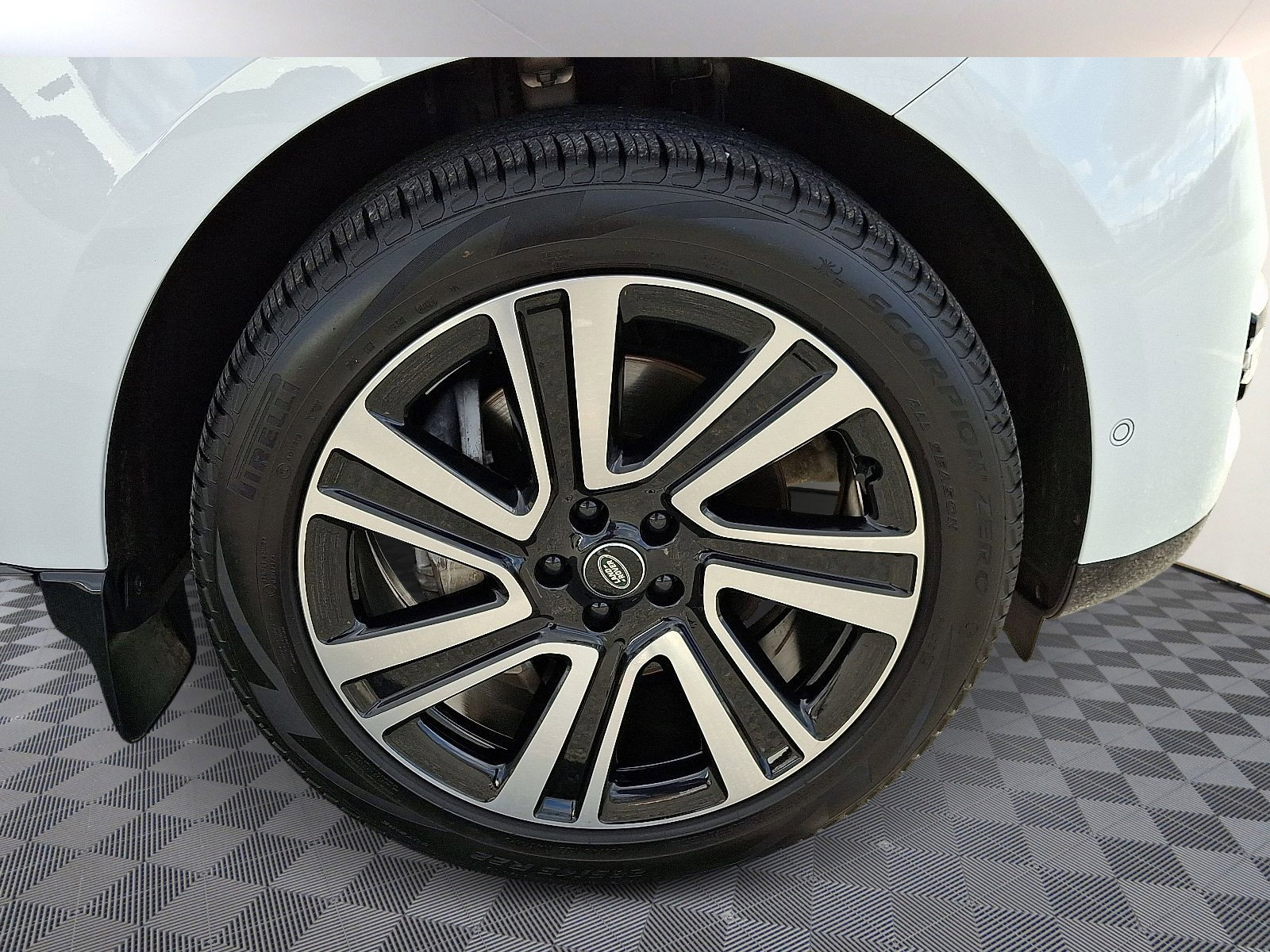 Used 2023 Land Rover Range Rover SE image 7