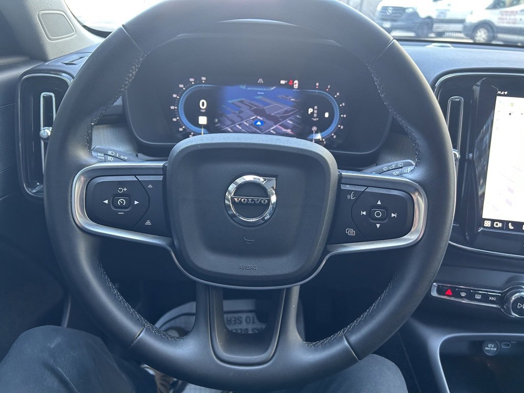 Certified 2025 Volvo XC40 B5 Plus image 24