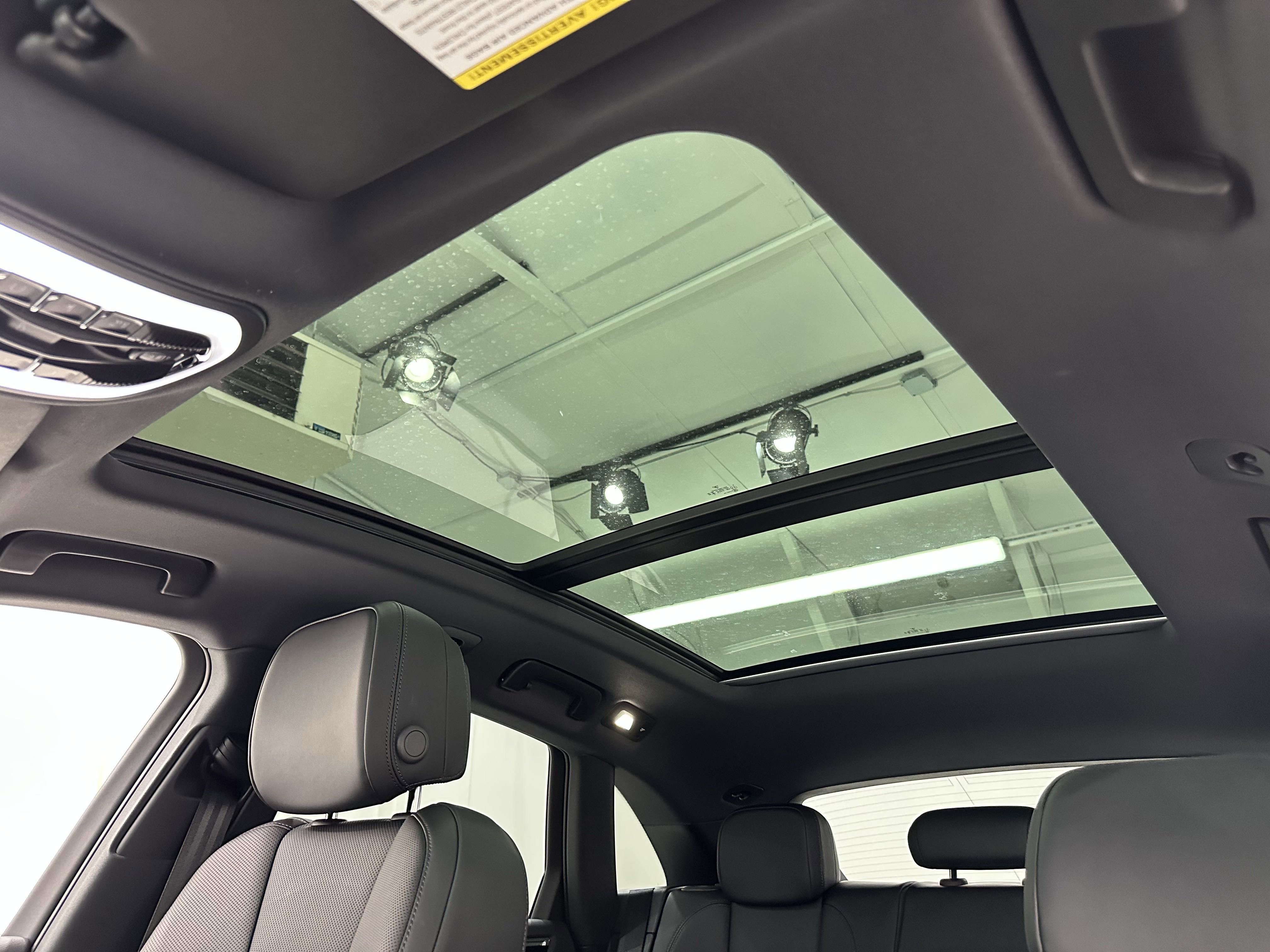 Certified 2025 Porsche Macan image 33