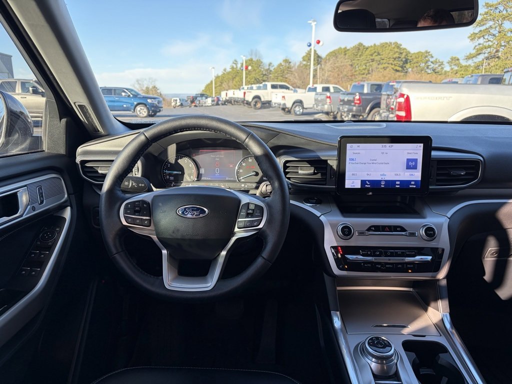 Used 2022 Ford Explorer XLT w/ Equipment Group 202A image 10