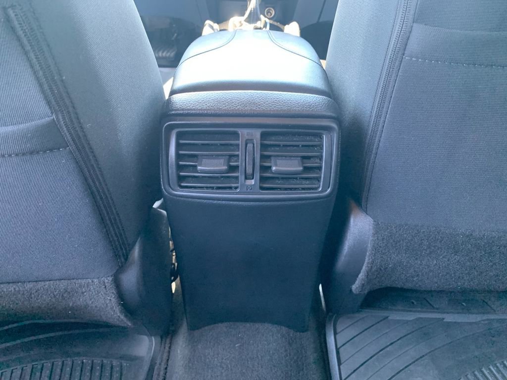 Used 2018 Nissan Rogue SV image 15