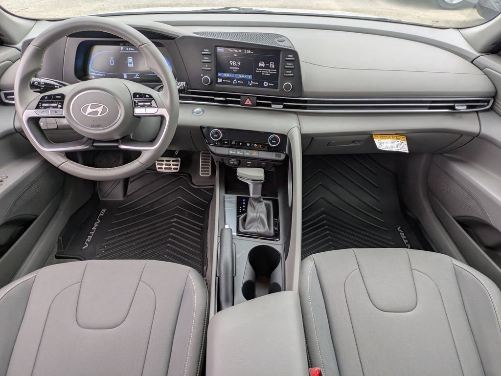 Used 2025 Hyundai Elantra Sport FWD image 12