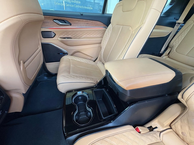 Used 2023 Jeep Grand Cherokee L Summit AWD/4WD image 18