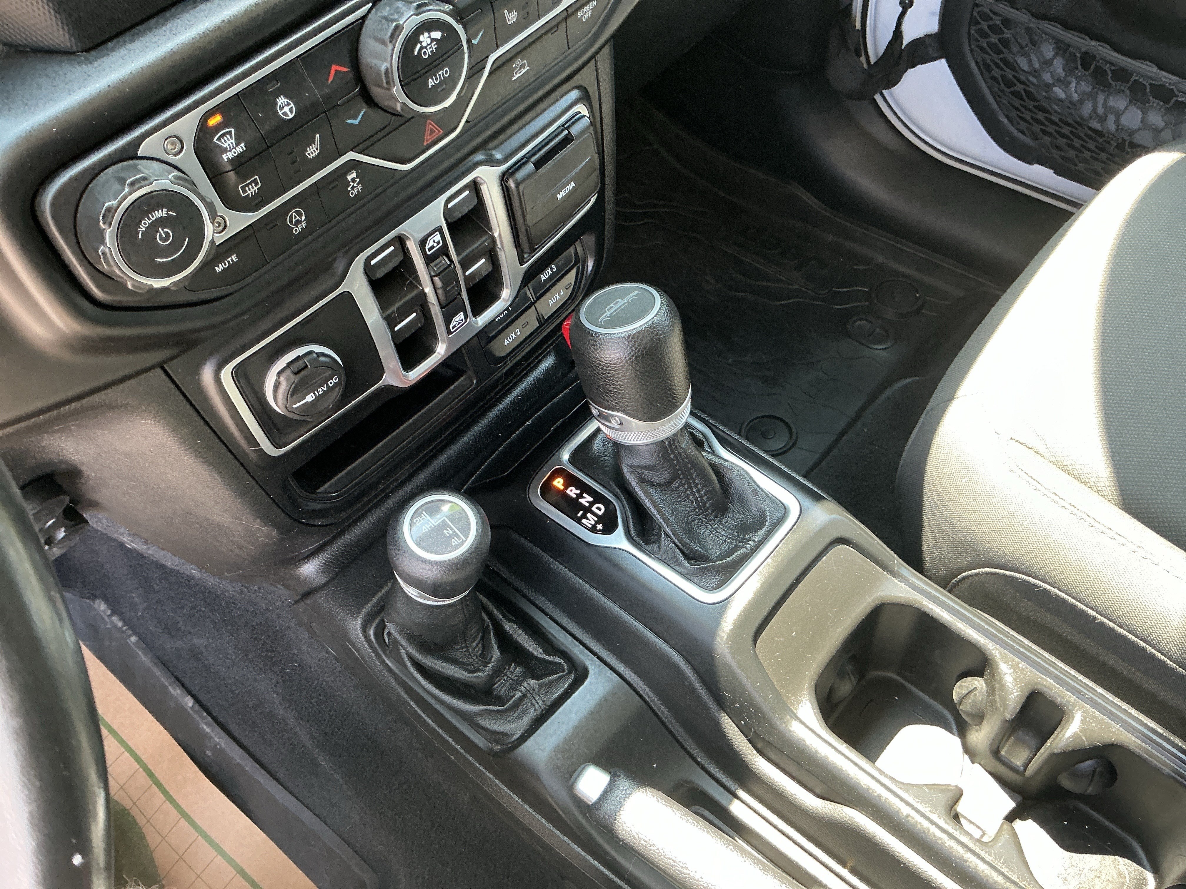 Used 2022 Jeep Gladiator Sport AWD/4WD image 25