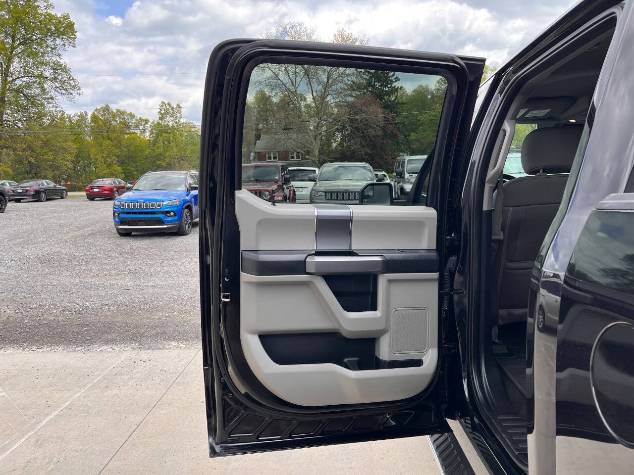 Used 2019 Ford F150 XLT w/ Equipment Group 302A Luxury AWD/4WD image 15