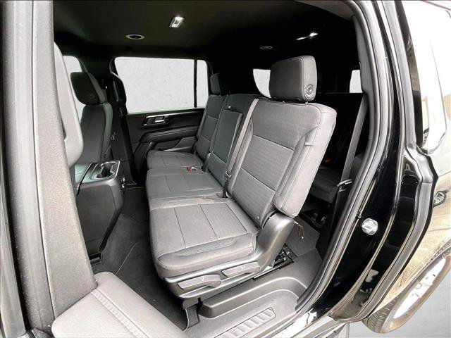 Used 2026 Chevrolet Suburban LS RWD image 28