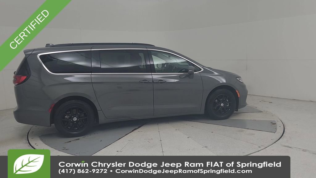 Certified 2022 Chrysler Pacifica Touring-L image 16