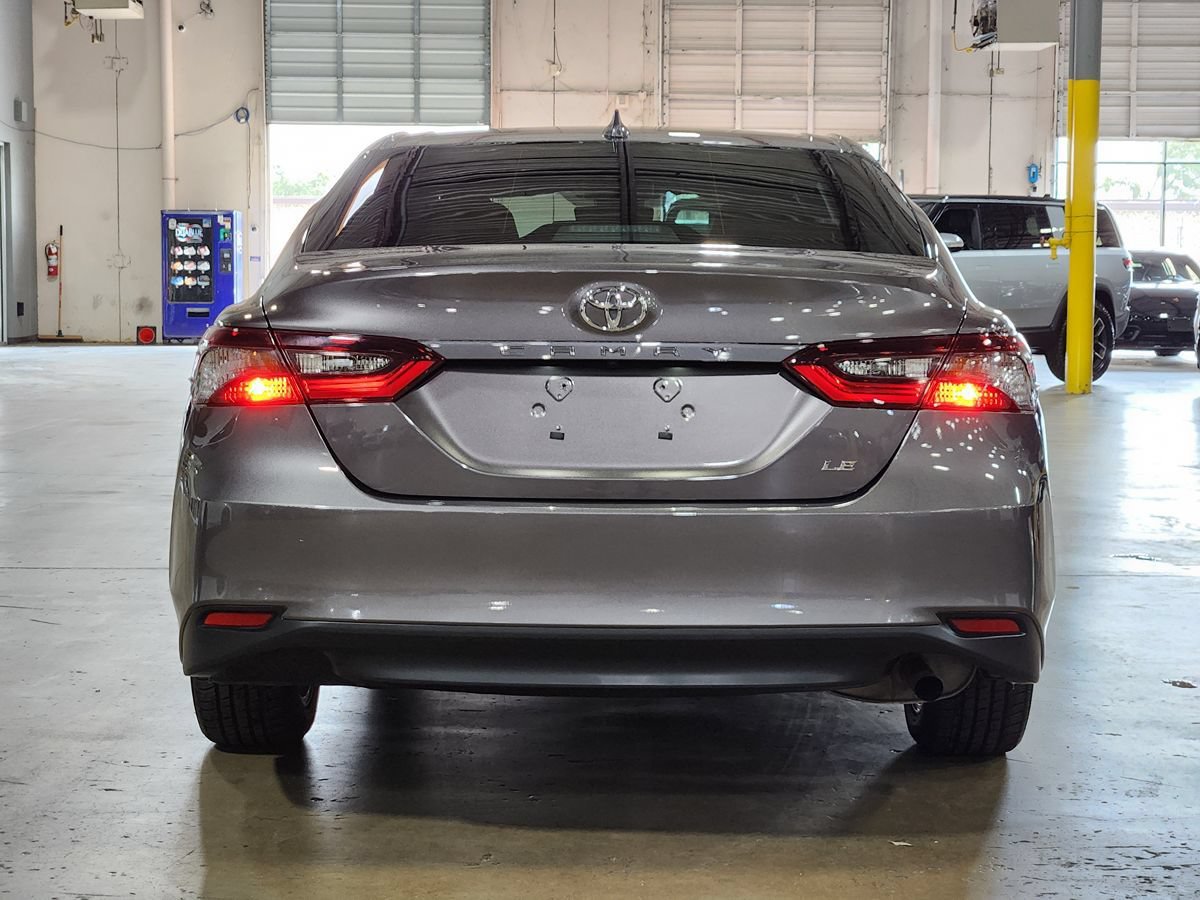 Used 2022 Toyota Camry LE FWD image 10