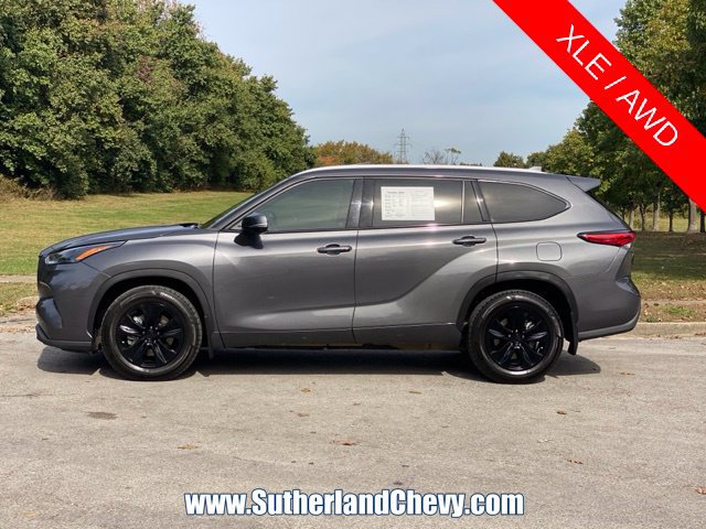 Used 2022 Toyota Highlander XLE AWD/4WD image 4