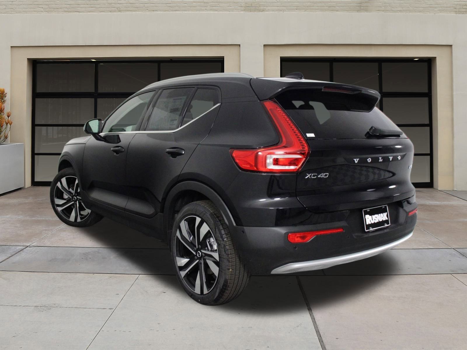 New 2025 Volvo XC40 B5 Ultra w/ Climate Package image 3
