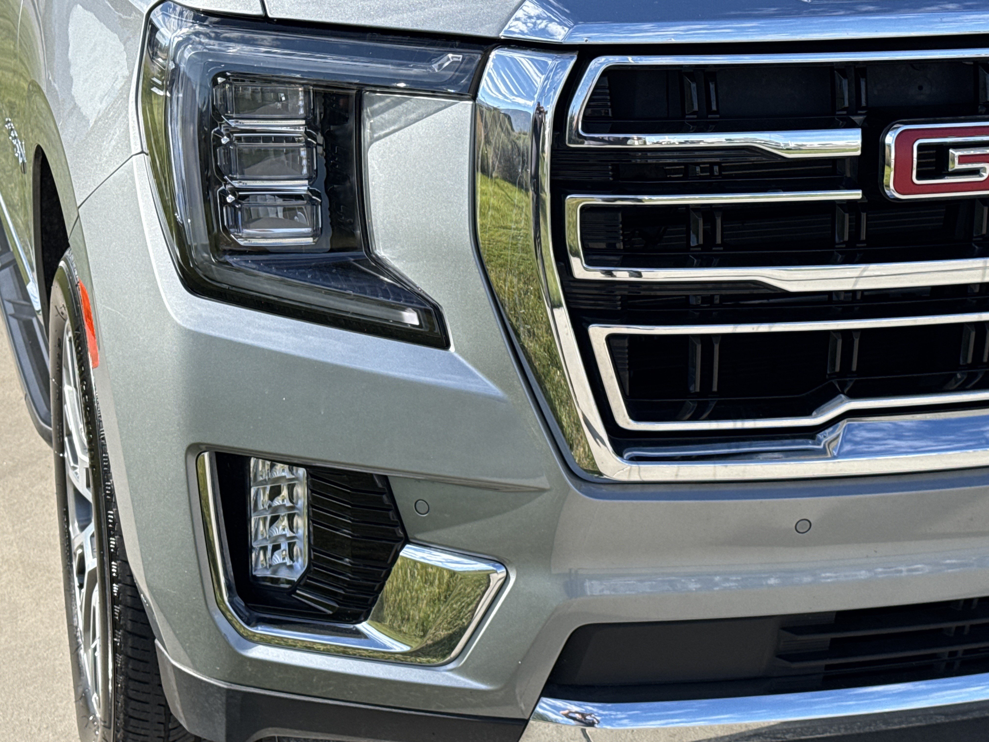 Used 2023 GMC Yukon XL SLT w/ SLT Premium Package AWD/4WD image 10