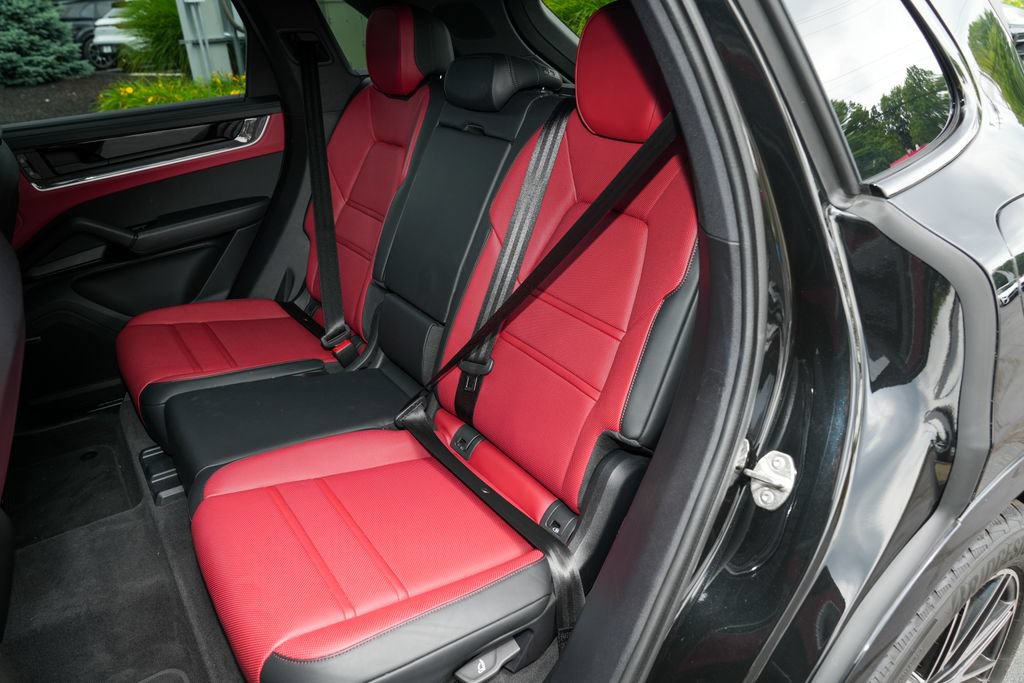 Certified 2025 Porsche Cayenne E-Hybrid AWD/4WD image 35