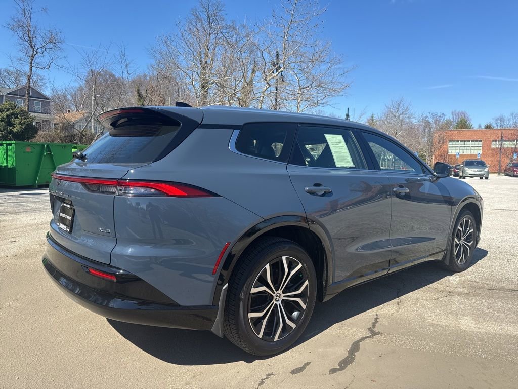 Used 2025 Toyota Crown Signia XLE image 9