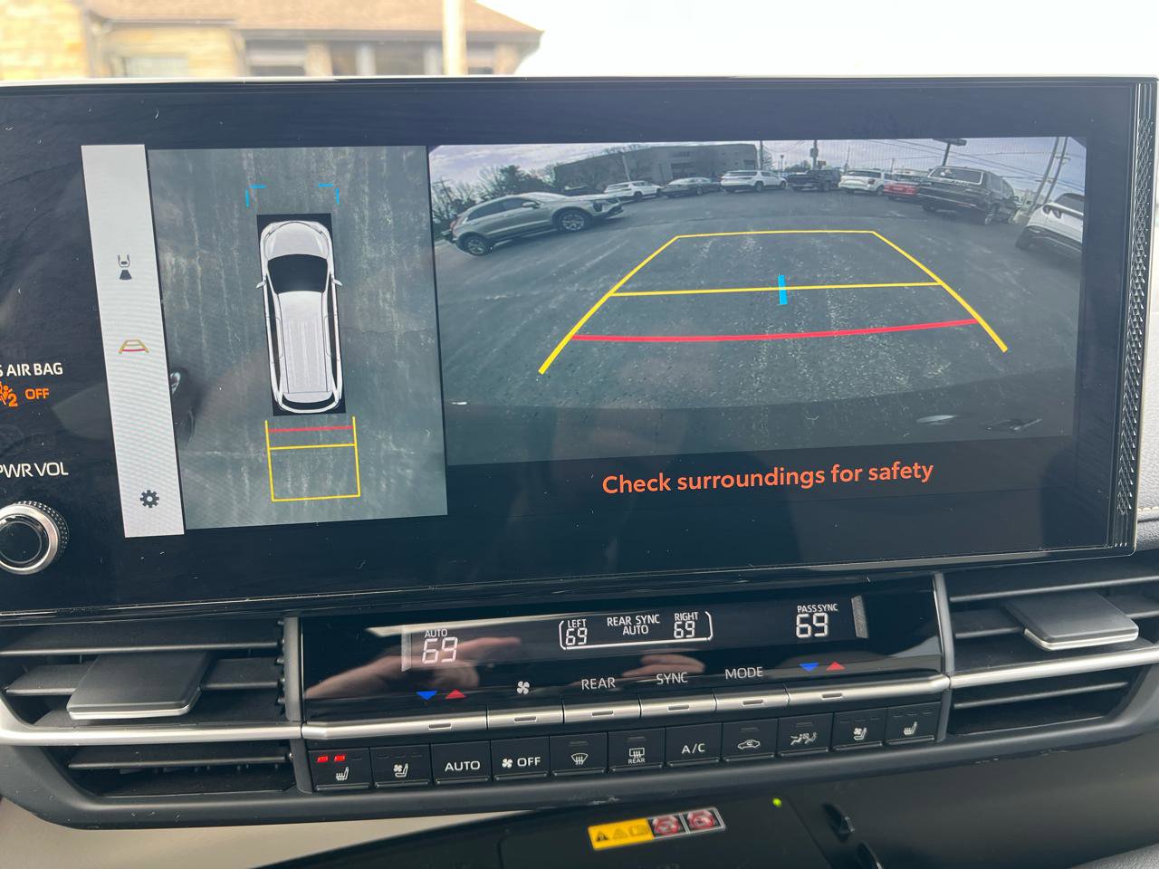 Used 2025 Toyota Sienna Platinum image 30