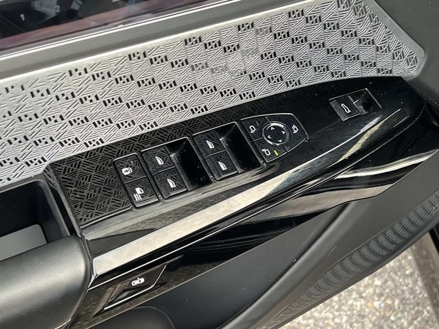Used 2023 BMW i7 xDrive60 AWD/4WD image 23