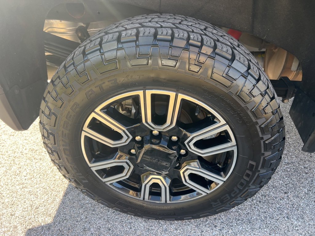 Used 2020 GMC Sierra 2500 AT4 w/ AT4 Premium Package image 16