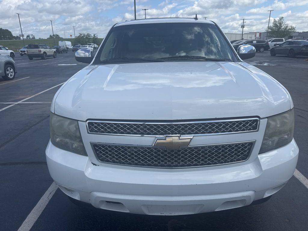 Used 2011 Chevrolet Suburban LTZ RWD image 2