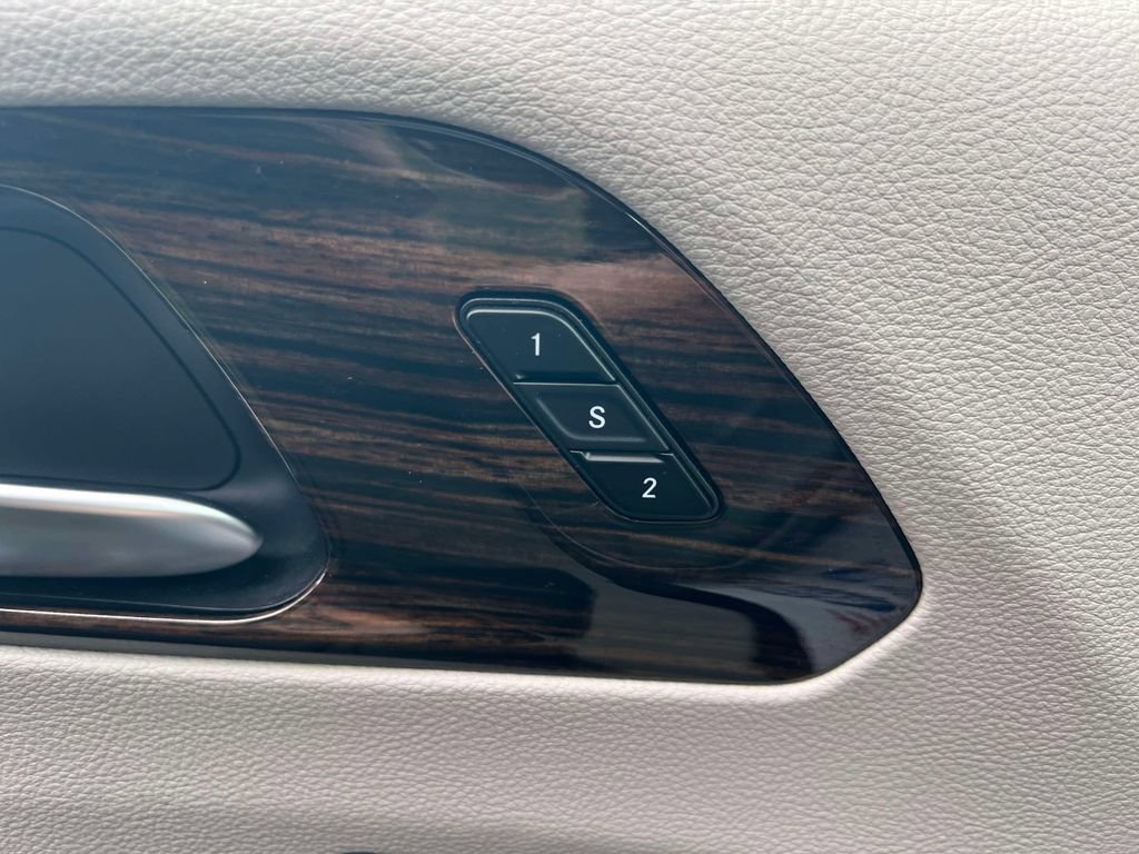 Used 2023 Chrysler Pacifica Limited FWD image 19