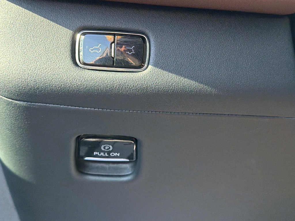 Used 2025 Lincoln Navigator Reserve AWD/4WD image 33