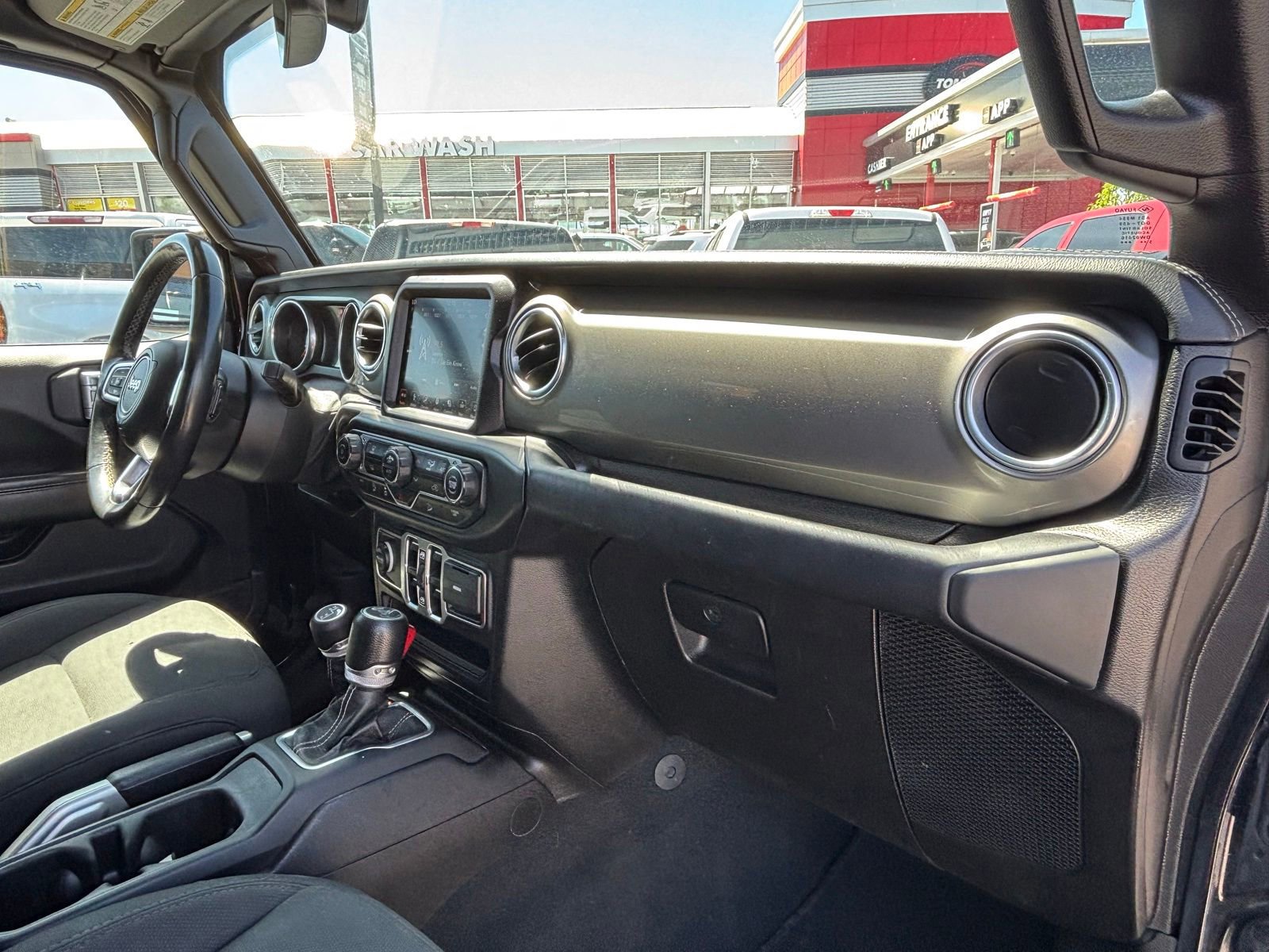 Used 2018 Jeep Wrangler Unlimited Sahara w/ Uconnect 4C Nav & Sound Group AWD/4WD image 24