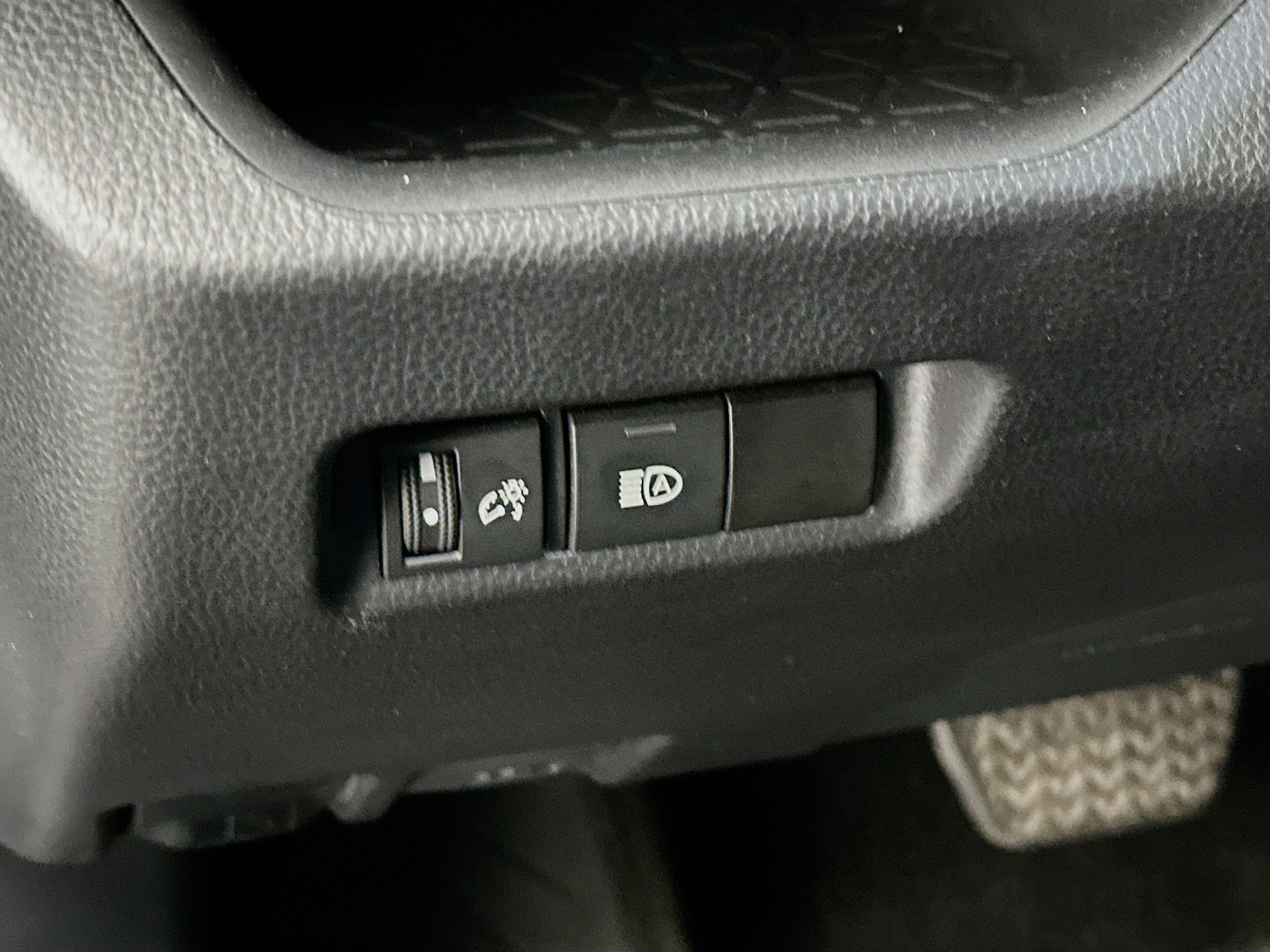 Used 2024 Toyota RAV4 LE image 17