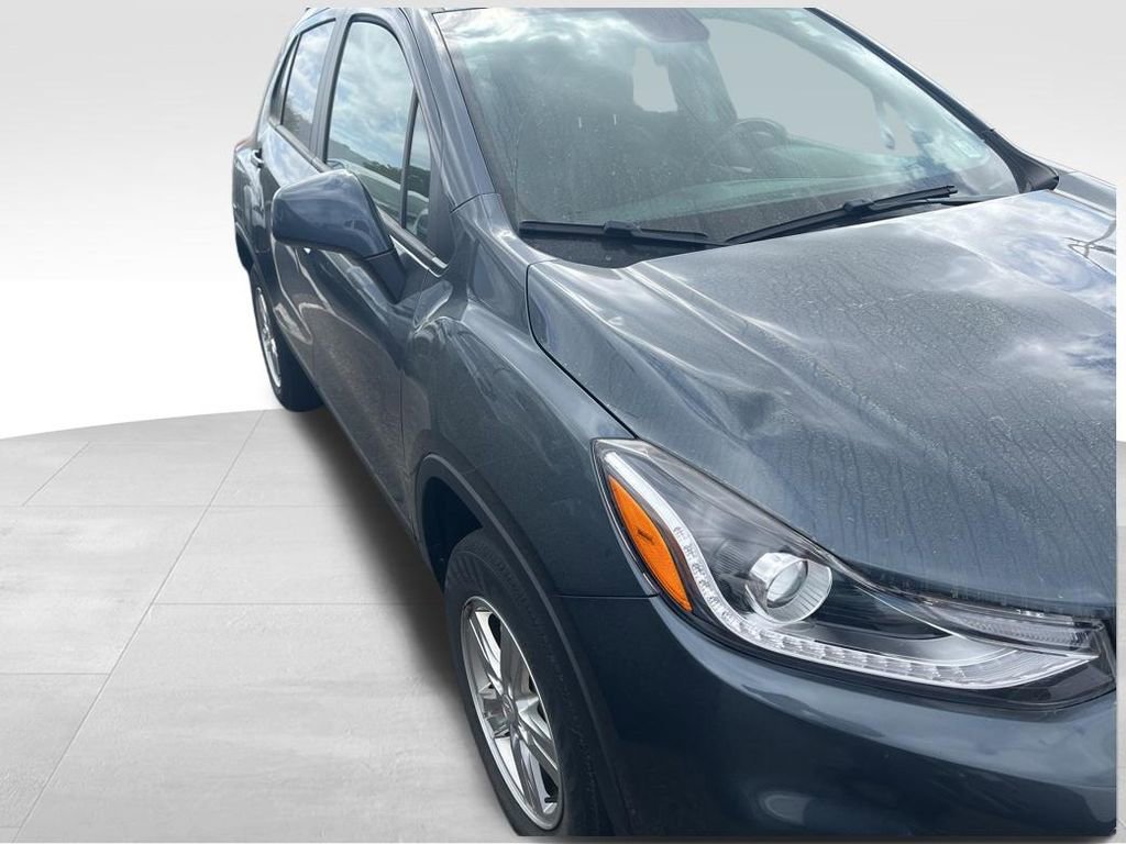 Used 2022 Chevrolet Trax LT w/ LT Convenience Package image 14