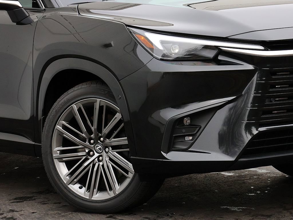 New 2026 Lexus TX 550h AWD Plug-In Hybrid image 3