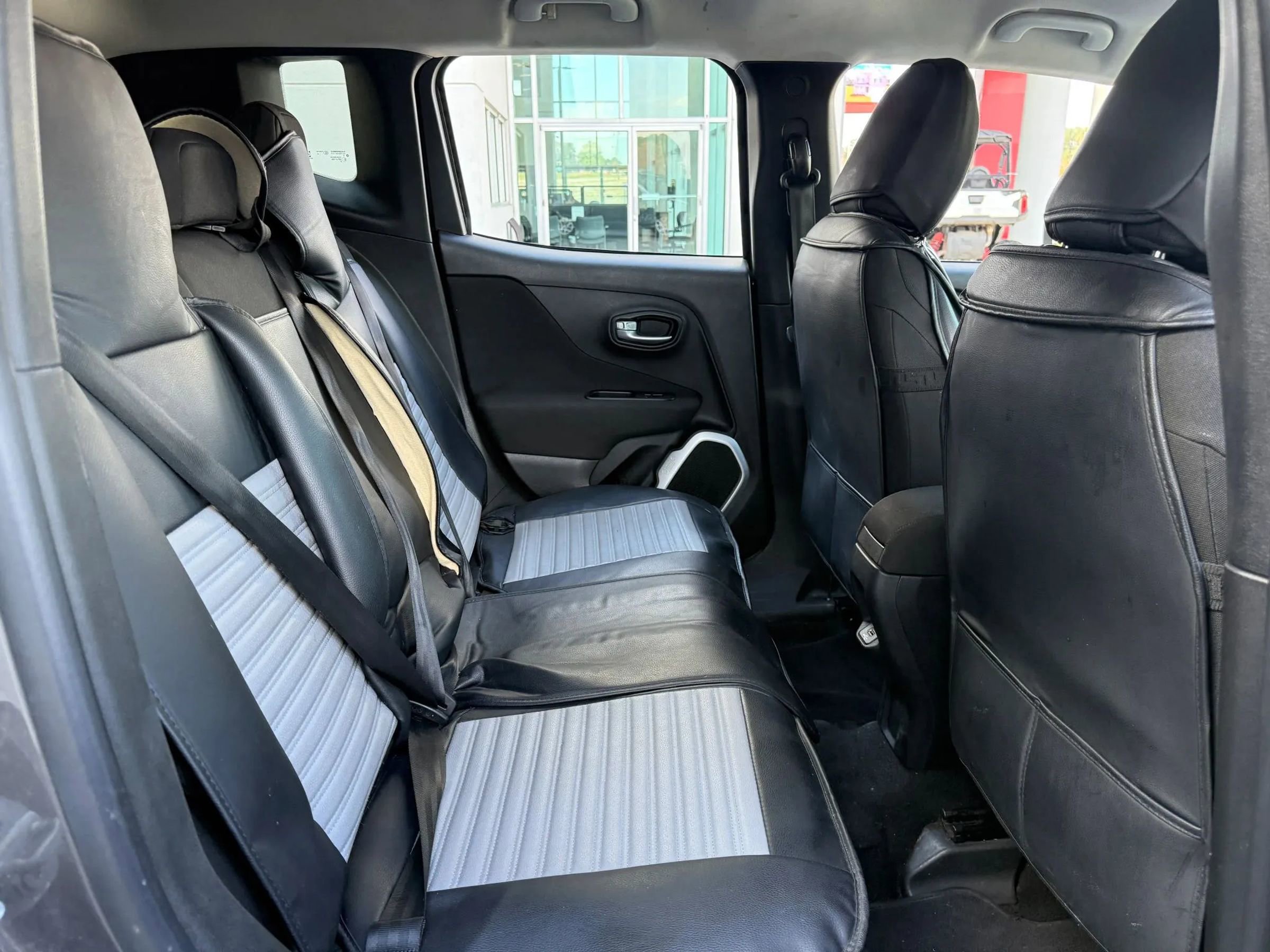 Used 2018 Jeep Renegade Latitude image 18