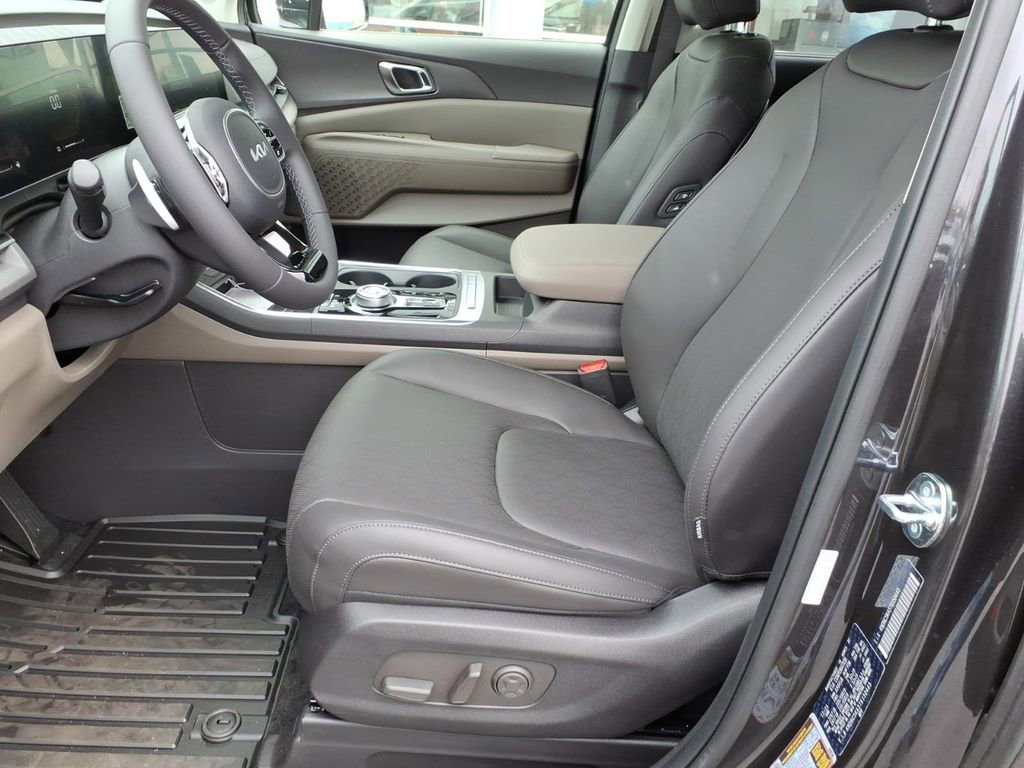 New 2026 Kia Carnival EX image 17