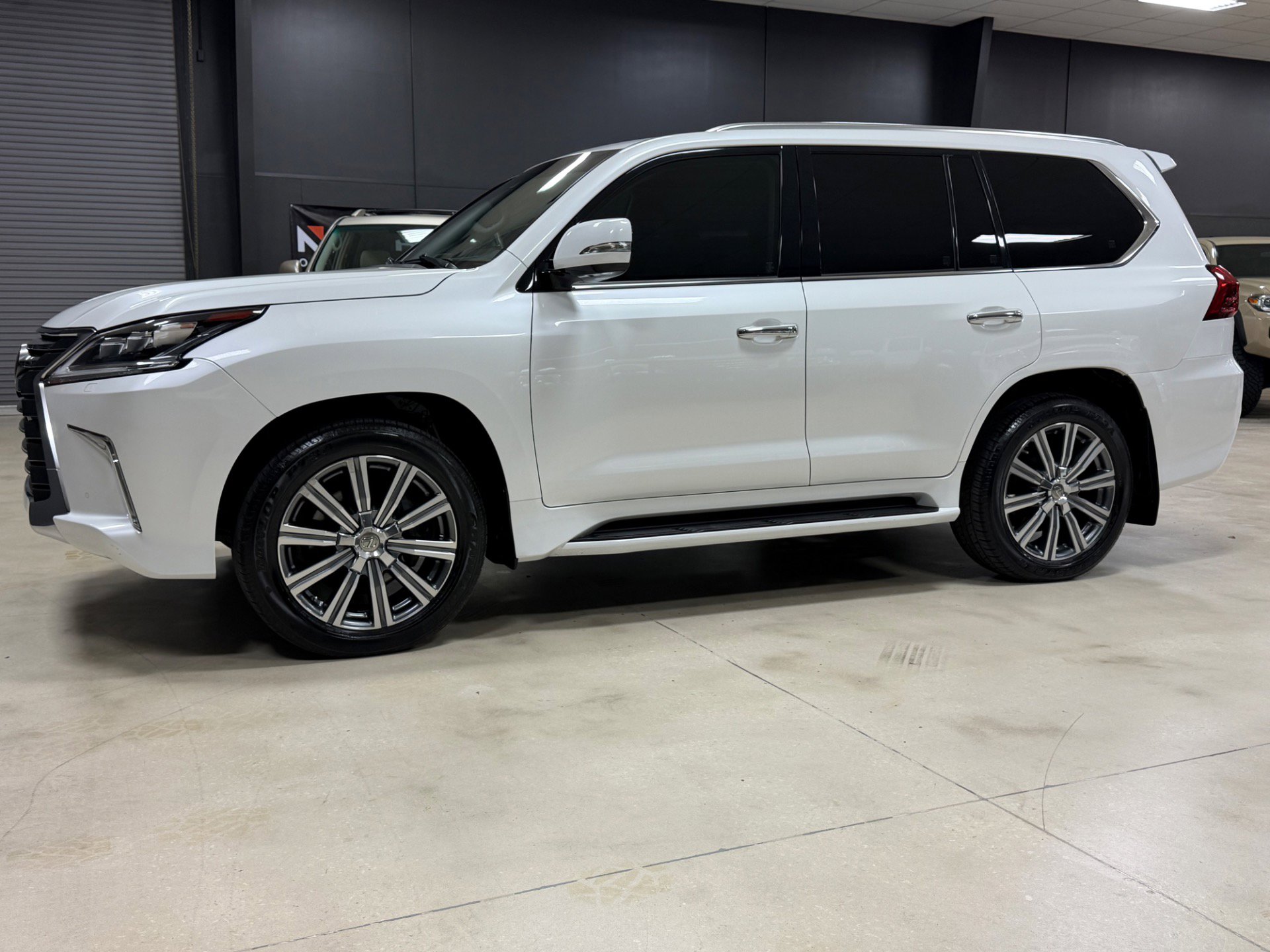 Used 2016 Lexus LX 570 4WD image 6