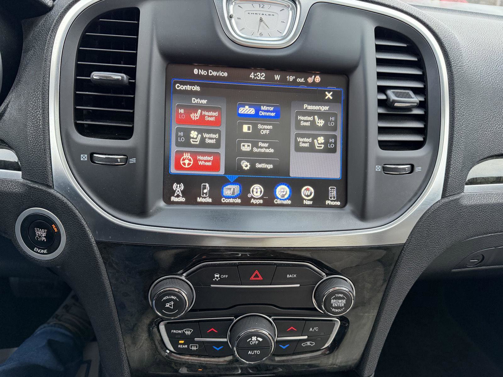 Used 2016 Chrysler 300 C image 14