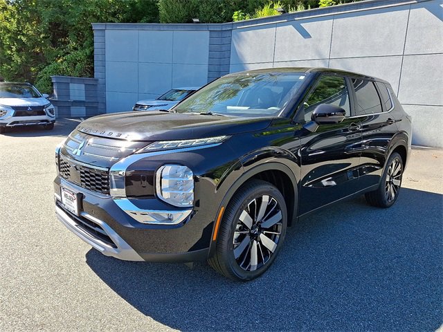 New 2025 Mitsubishi Outlander SE image 2