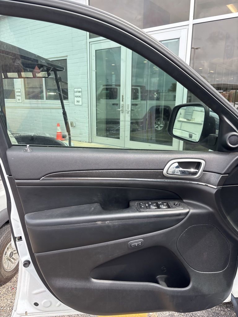 Used 2018 Jeep Grand Cherokee Limited image 4