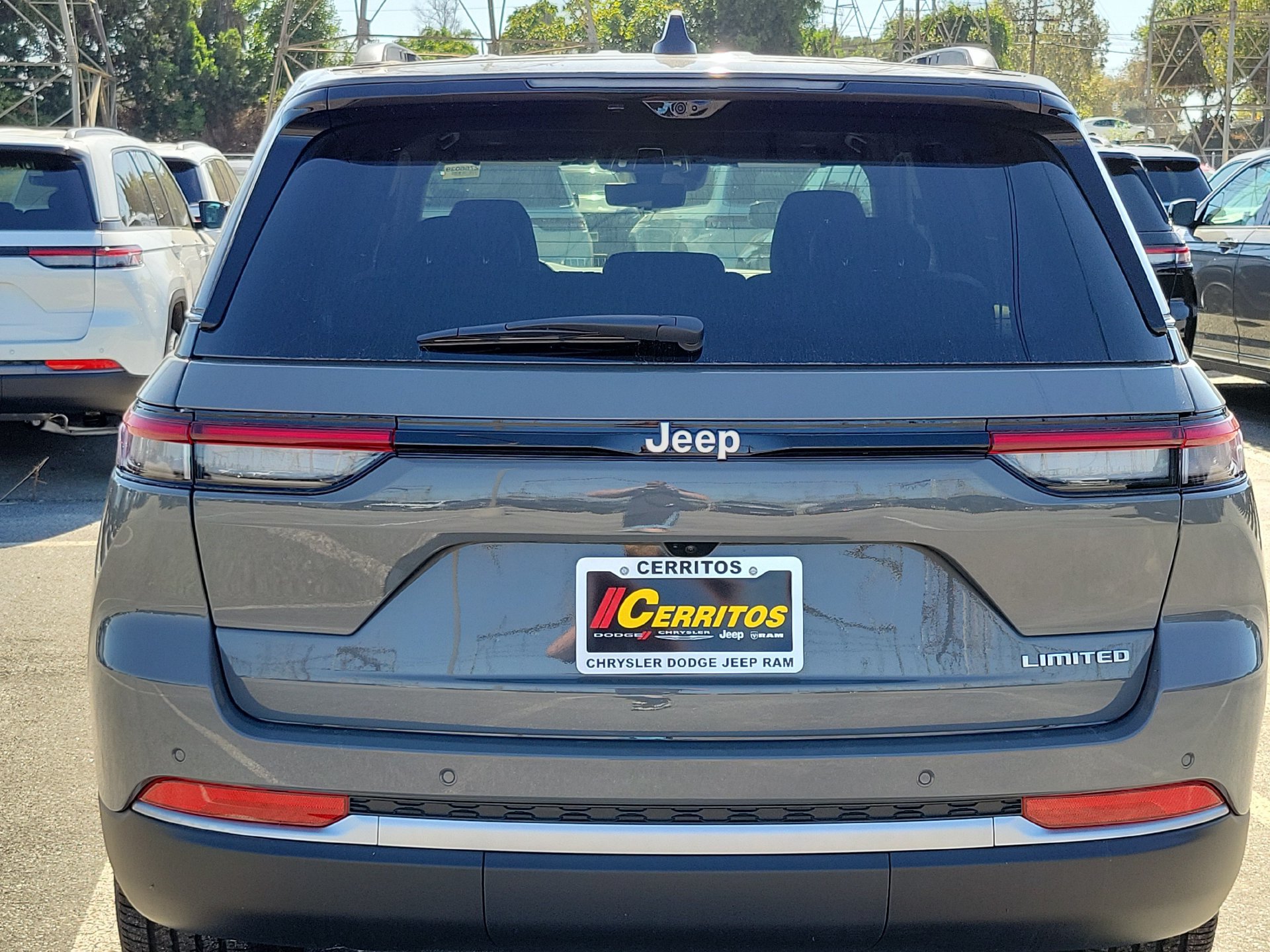 New 2027 Jeep Grand Cherokee Limited RWD image 3