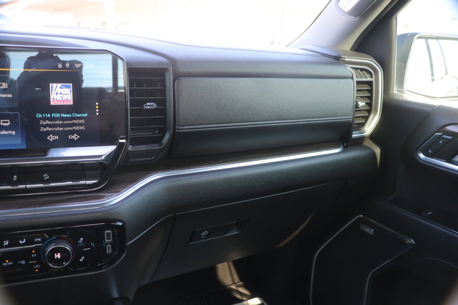 Used 2024 Chevrolet Silverado 1500 LT Trail Boss w/ Convenience Package II image 28