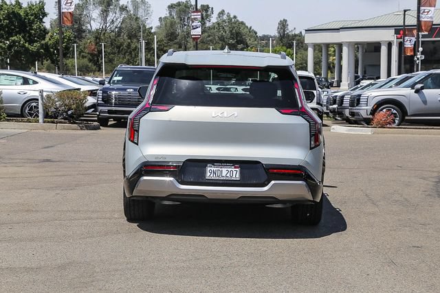 Used 2024 Kia EV9 Land AWD/4WD image 4