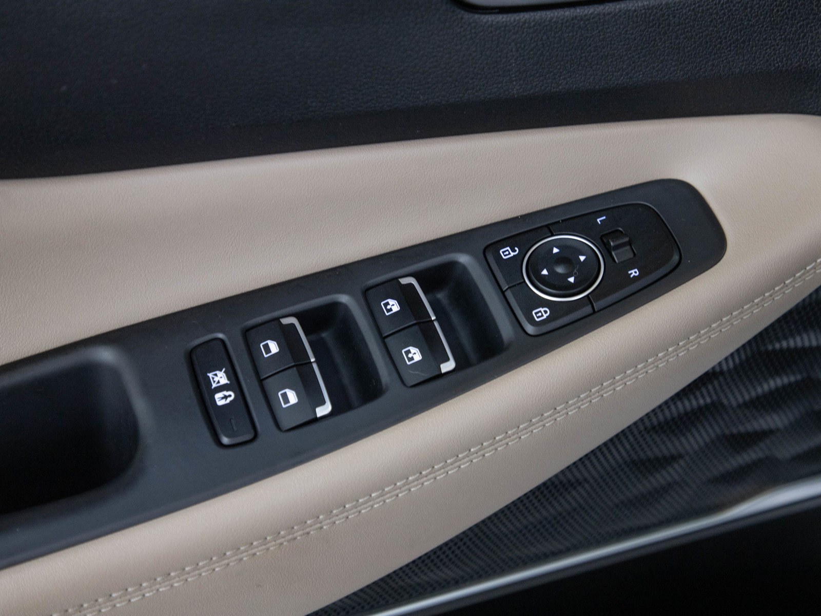 Used 2020 Hyundai Santa Fe Limited AWD/4WD image 22