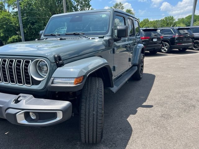 Used 2025 Jeep Wrangler Unlimited Sahara AWD/4WD image 34