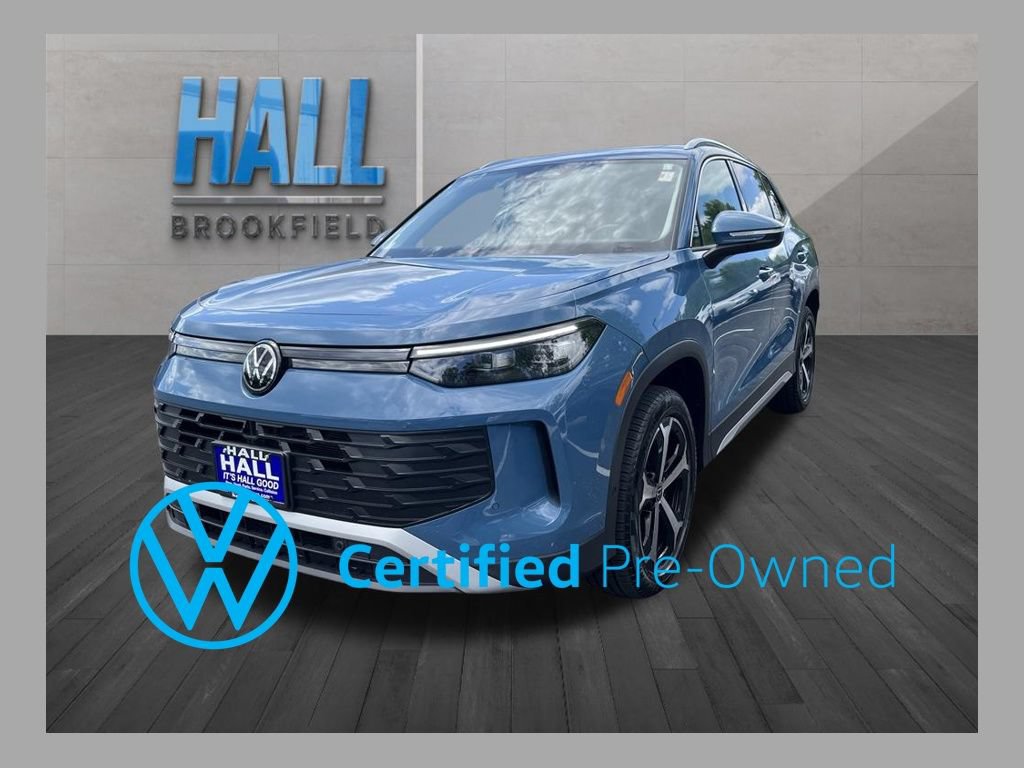 Certified 2025 Volkswagen Tiguan SE w/ Panoramic Sunroof Package AWD/4WD image 1