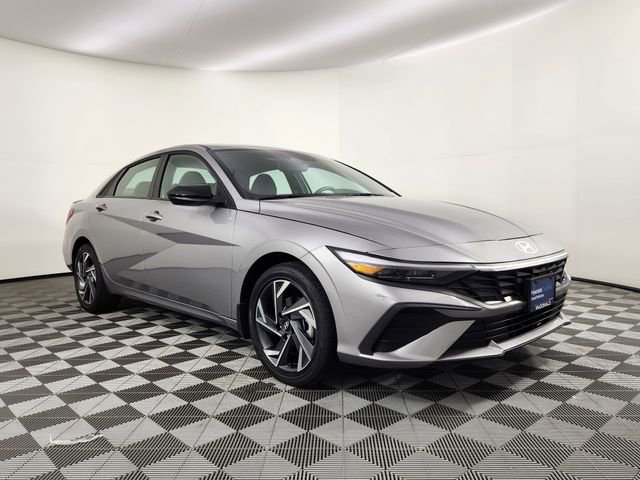 Certified 2025 Hyundai Elantra SEL FWD image 6