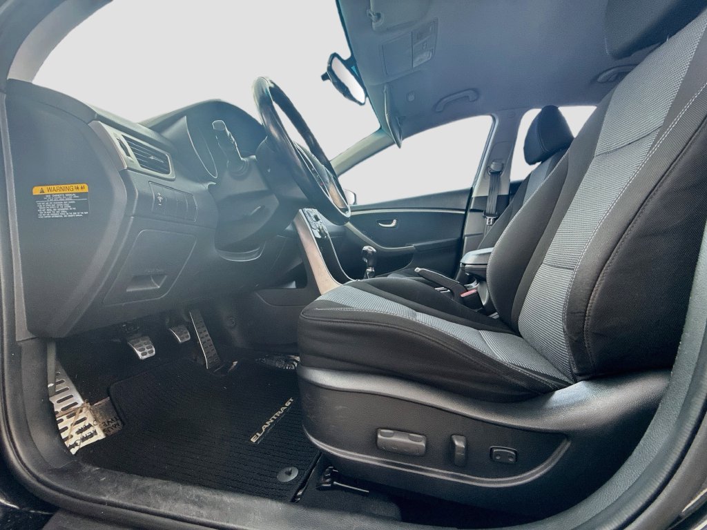 Used 2016 Hyundai Elantra GT FWD image 21