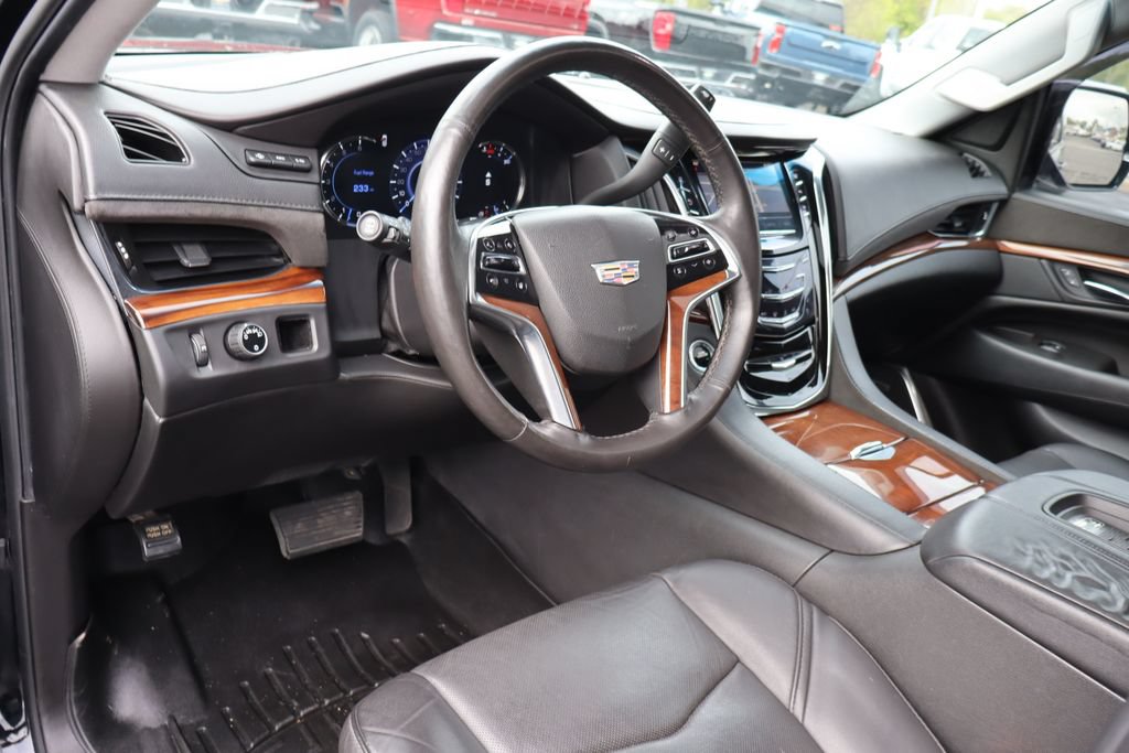Used 2016 Cadillac Escalade ESV Luxury RWD image 5