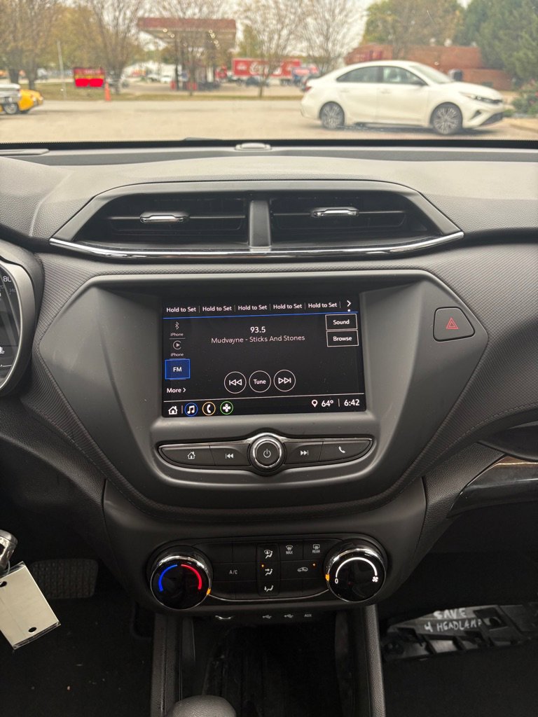 Used 2021 Chevrolet TrailBlazer LS image 20