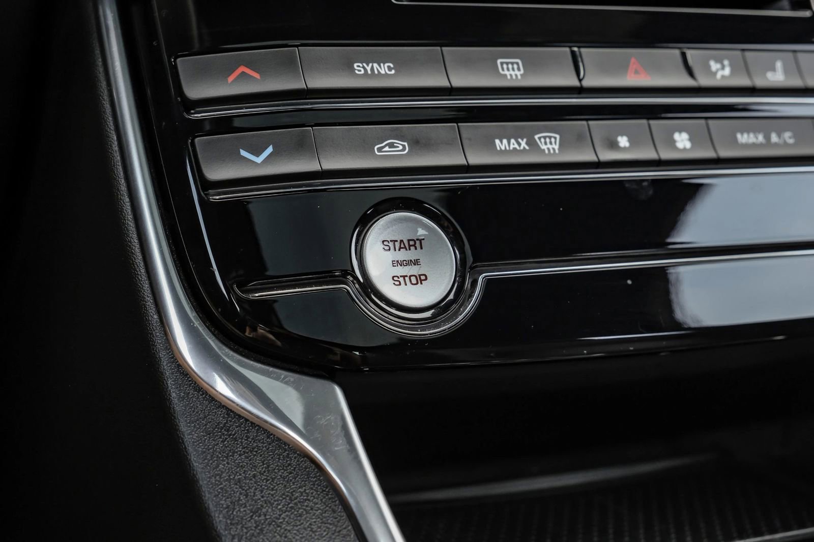 Used 2019 Jaguar XE S image 29