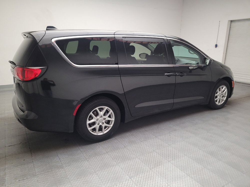 Used 2017 Chrysler Pacifica Touring FWD image 10