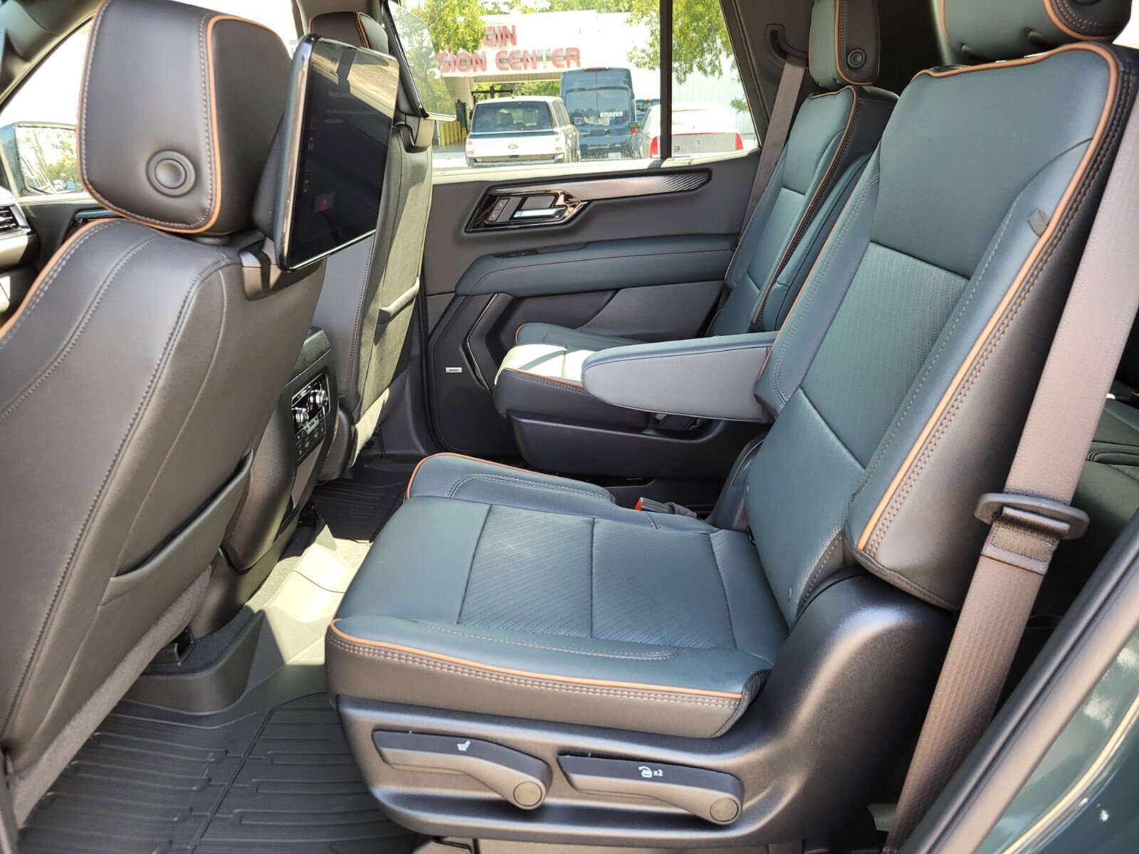 New 2026 GMC Yukon AT4 w/ AT4 Premium Plus Package image 4
