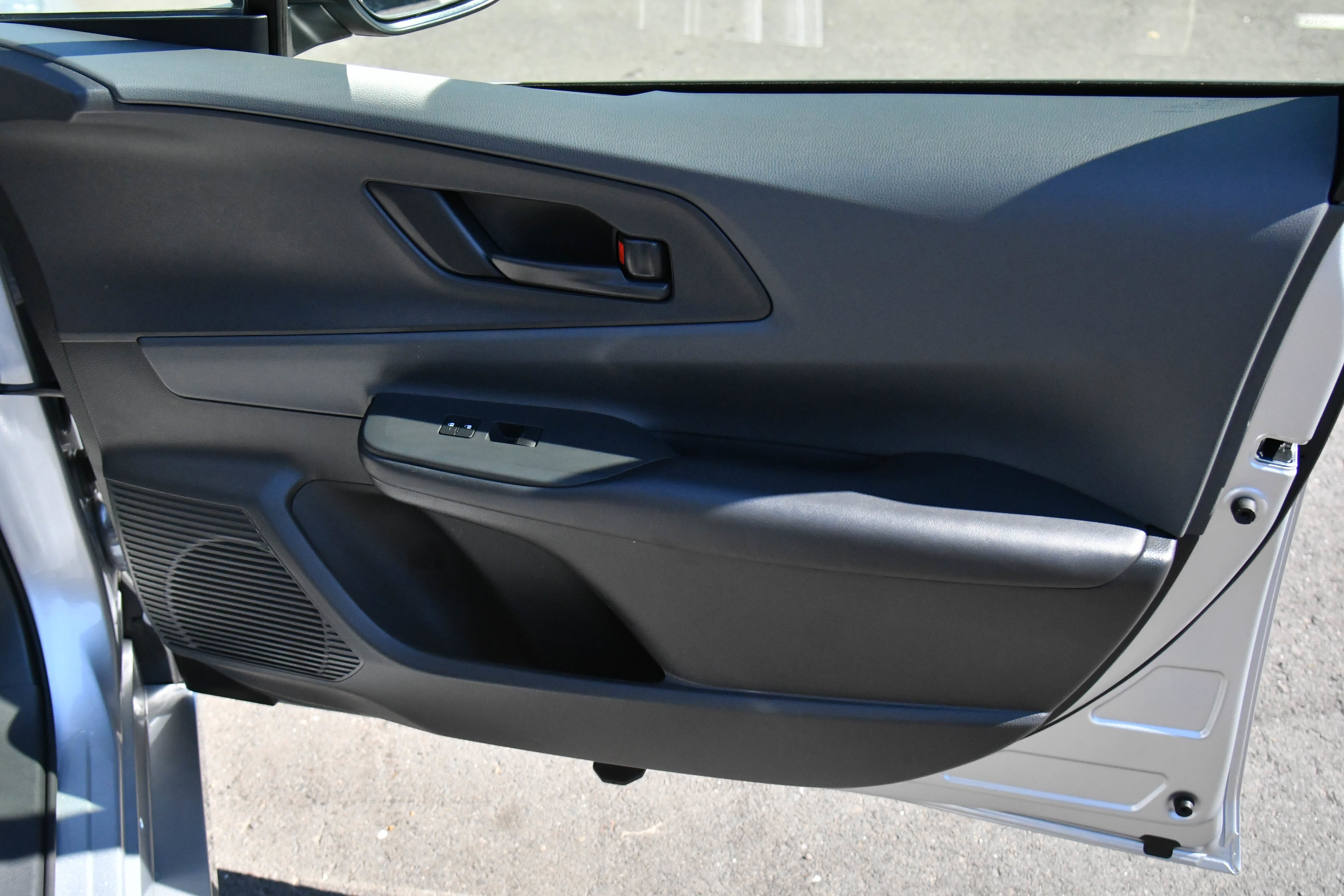 Used 2025 Toyota Prius LE image 43