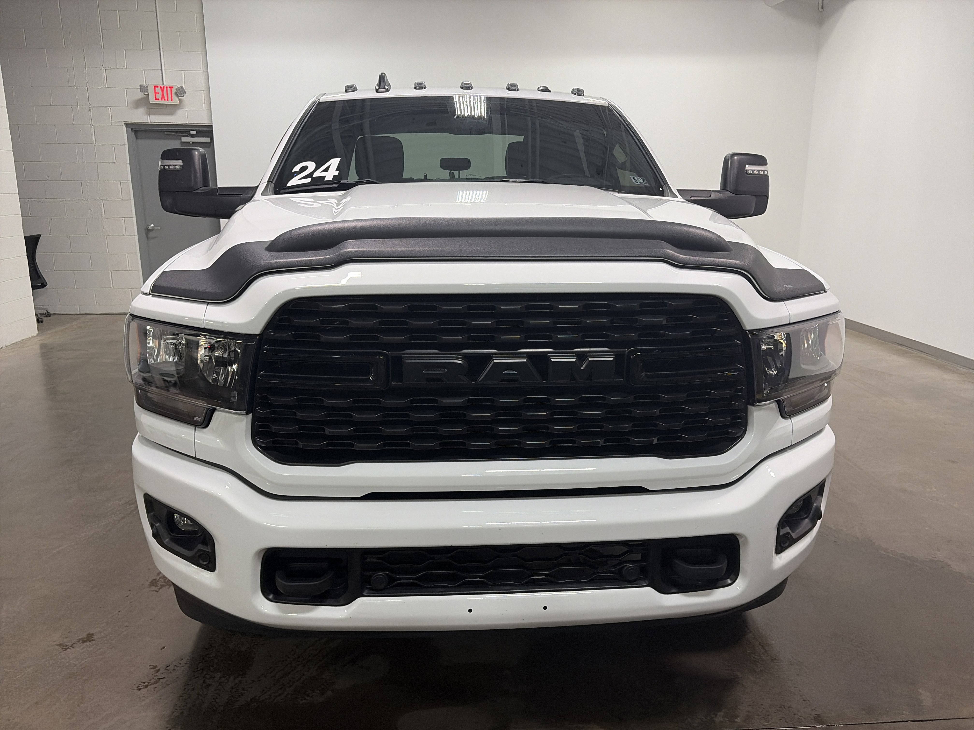 Used 2024 RAM 2500 Big Horn w/ Night Edition AWD/4WD image 8