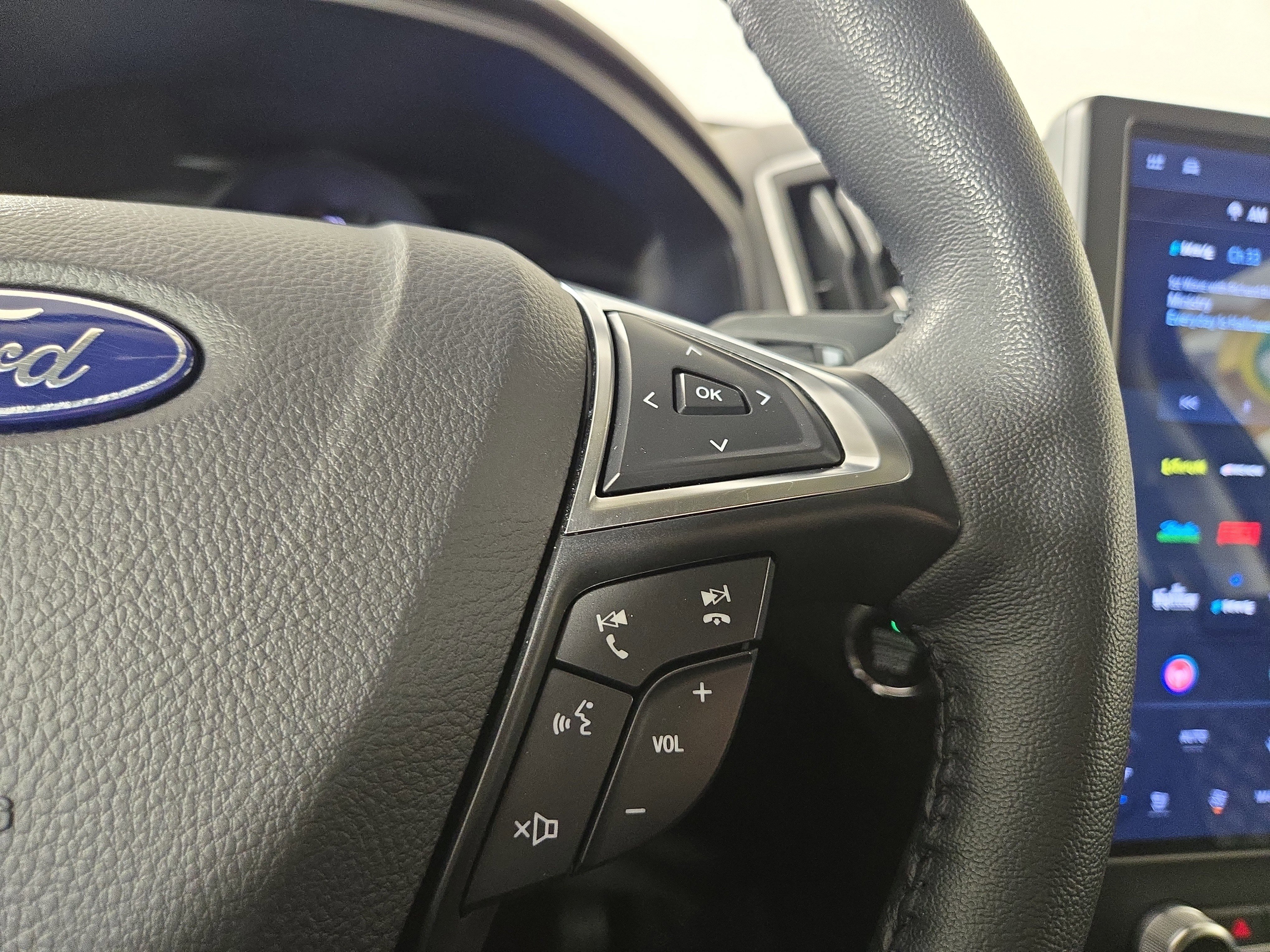 Used 2024 Ford Edge Titanium image 16